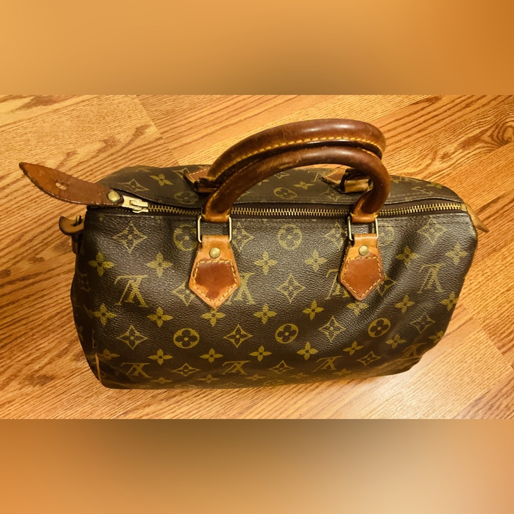 LOUIS VUITTON (speedy bag)